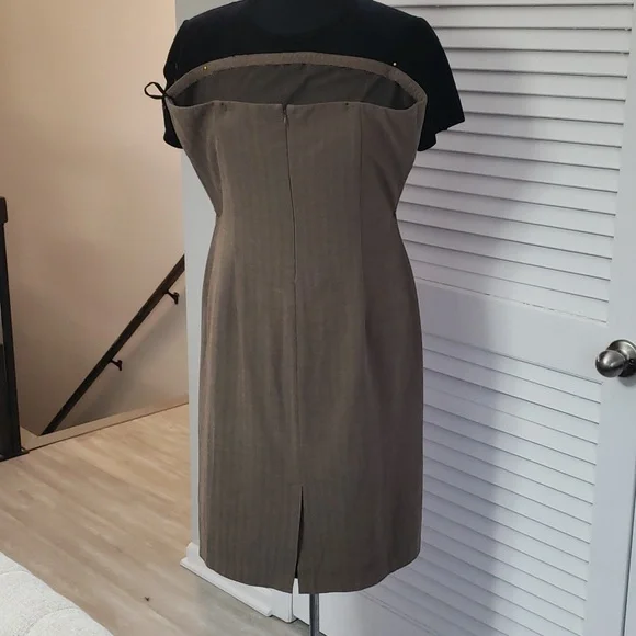 Dress - Picture 3 of 6